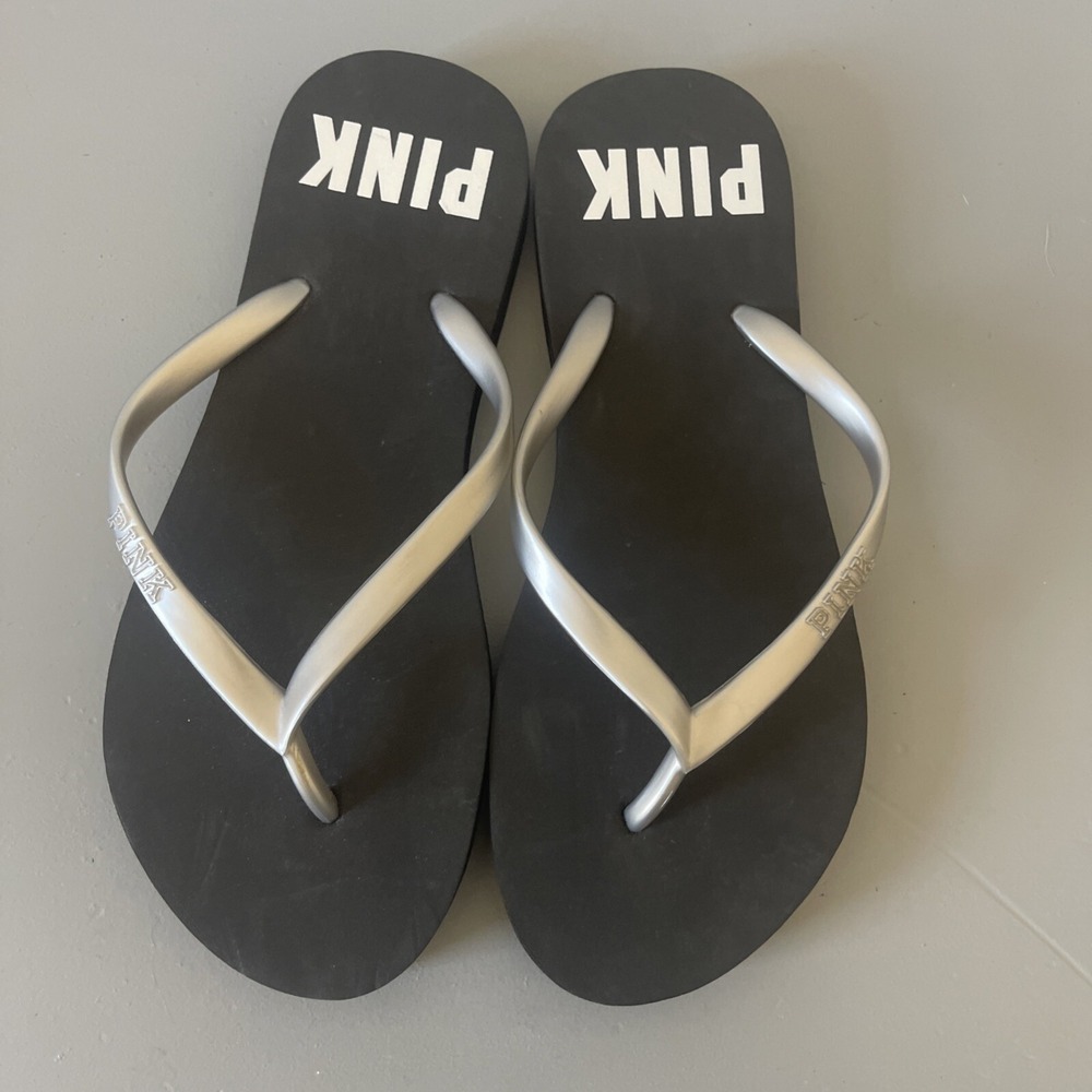 Victoria Secret Pink Flip Flops Thongs BRAND NEW Size 5-6 Black Silver Logos - Picture 2 of 6